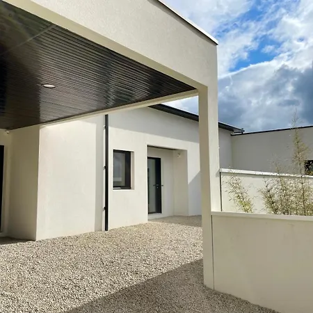 Magnifique Maison Vue Avec Piscine Interieure דירה קאראנטק