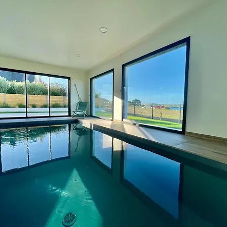 Magnifique Maison Vue Avec Piscine Interieure דירה *