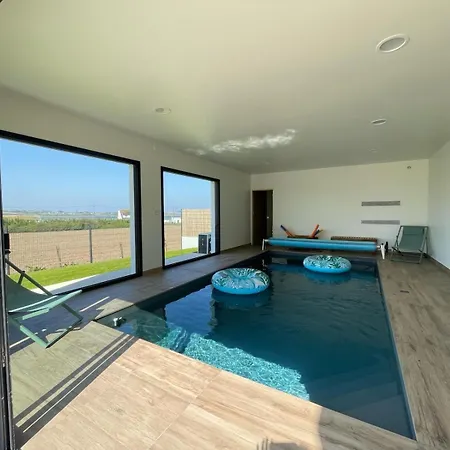 Magnifique Maison Vue Avec Piscine Interieure